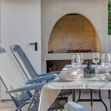 Tiny Secret House Komiza