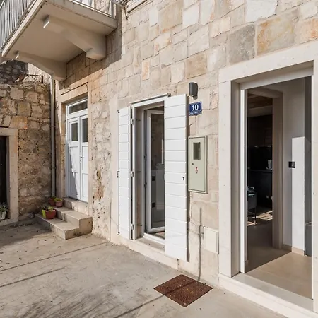 Tiny Secret House Apartment *