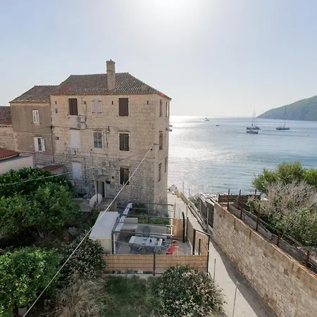 Tiny Secret House Komiza