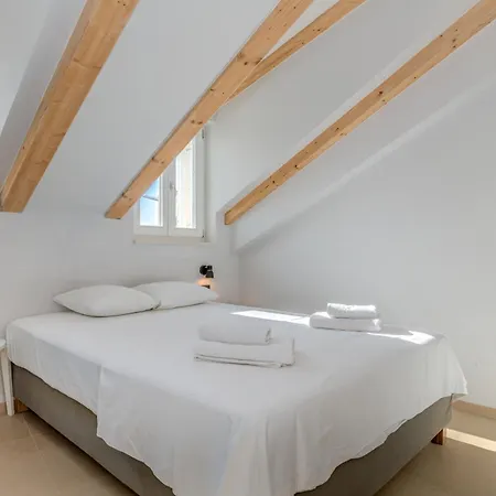 Tiny Secret House Komiza