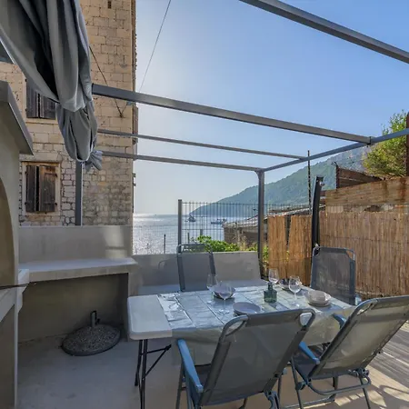 Tiny Secret House Komiza